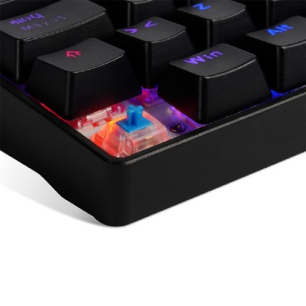 Teclado Mecánico Gamer Game Factor KBG560 RGB Switch Blue Alámbrico Español